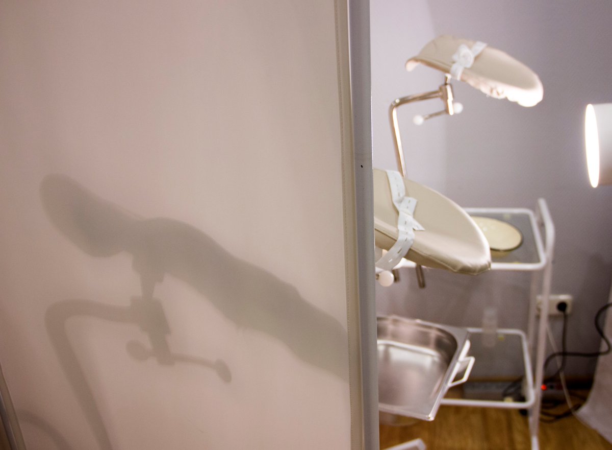 2005Korr's tweet photo. Театр теней или 50 оттенков белого. Theatre of shadows in medical white.

#medicalaesthetics #medfet #medical #gyno #медфетиш #гинкресло https://t.co/i2Od1SymwM