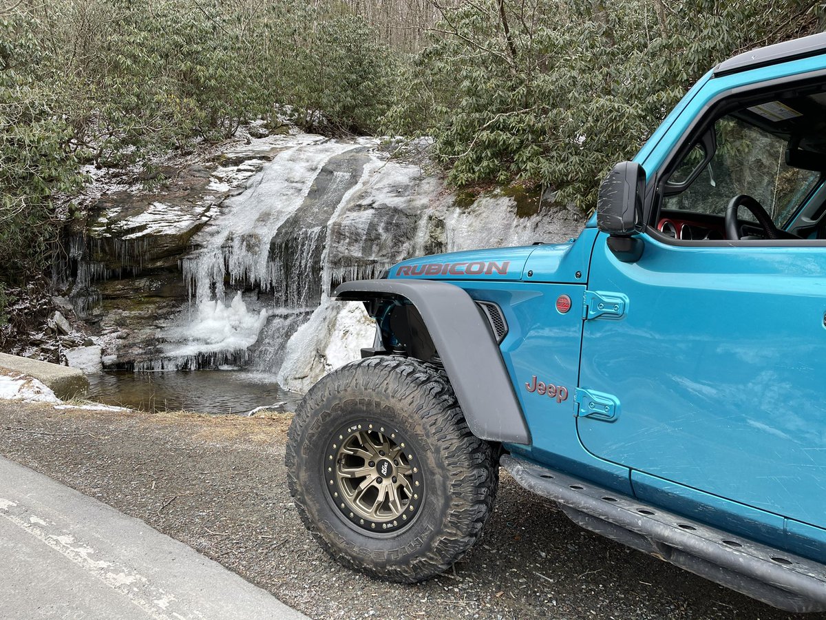Paddler_Jim_S's tweet photo. Hwy 221 near Blowing Rock https://t.co/6GPZ2AE72Y