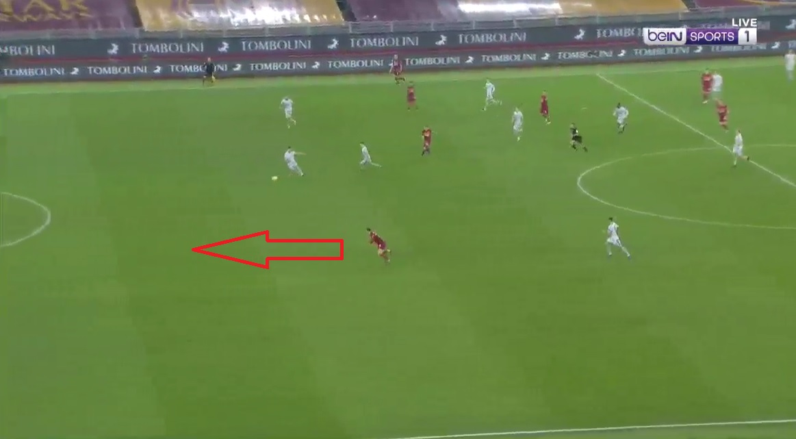  #RomaVerona/ #PostMatch 3/52-0: altra ripartenza breve dopo la riconquista di Veretout sulla quale Mayoral esegue un fuori-linea (movimento fuori dalla linea palla-porta).Prima la torsione per mantenere gli occhi sulla palla e riciclarsi dal fuorigioco.Poi l'attacco alla porta.