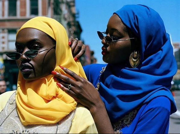 SpellMagazine's tweet image. We fix each others crowns and hijabs 🙌🏾
Happy World Hijab Day! 

#Spellmagazine #hijabday #hijab #hijabstyle #hijabfashionista #worldhijabday