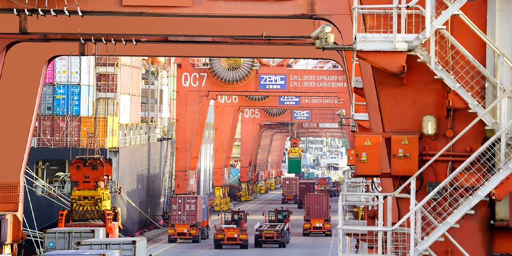 SAGT_SL's tweet image. SAGT enables economies to grow and businesses to prosper.
Our dedicated team has cultivated long-standing relationships with various stakeholders to add value and provide quality services every day!

#SouthAsiaGatewayTerminal #port #sea #ship #photography #maritime #harbour