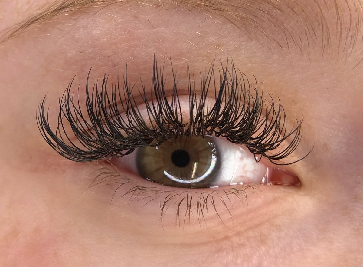 __julissaaaa's tweet photo. I love being a Lash Artist 🤎 https://t.co/U7VhdCGMea