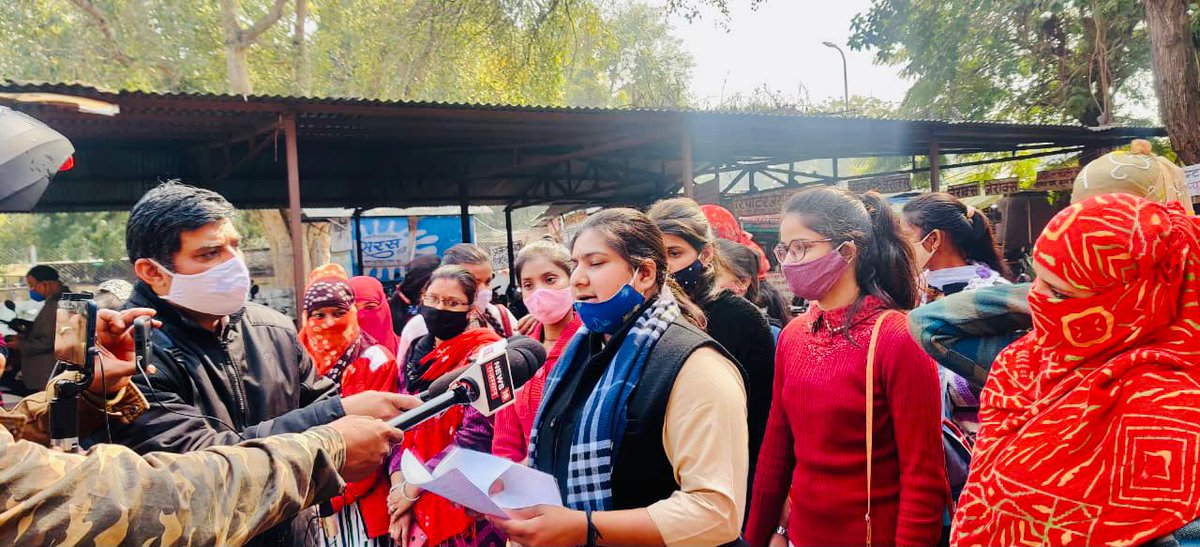 gunjan_jhala's tweet photo. #छात्राओ_के_सम्मान_में_ABVP_मैदान_में....
कोटा में स्थित आनासागर TT कॉलज के डारेक्टर द्वारा आपसी मतभेद के चलते B.ed की 43 छात्राओं को षड़यंत्र पूर्वक फैल करने के प्रकरण के विरोध में  @abvp_kota द्वारा आंदोलन किया गया।। @abvpchittor 🚩
@ABVPVoice 🚩 https://t.co/HjgF0bVqes