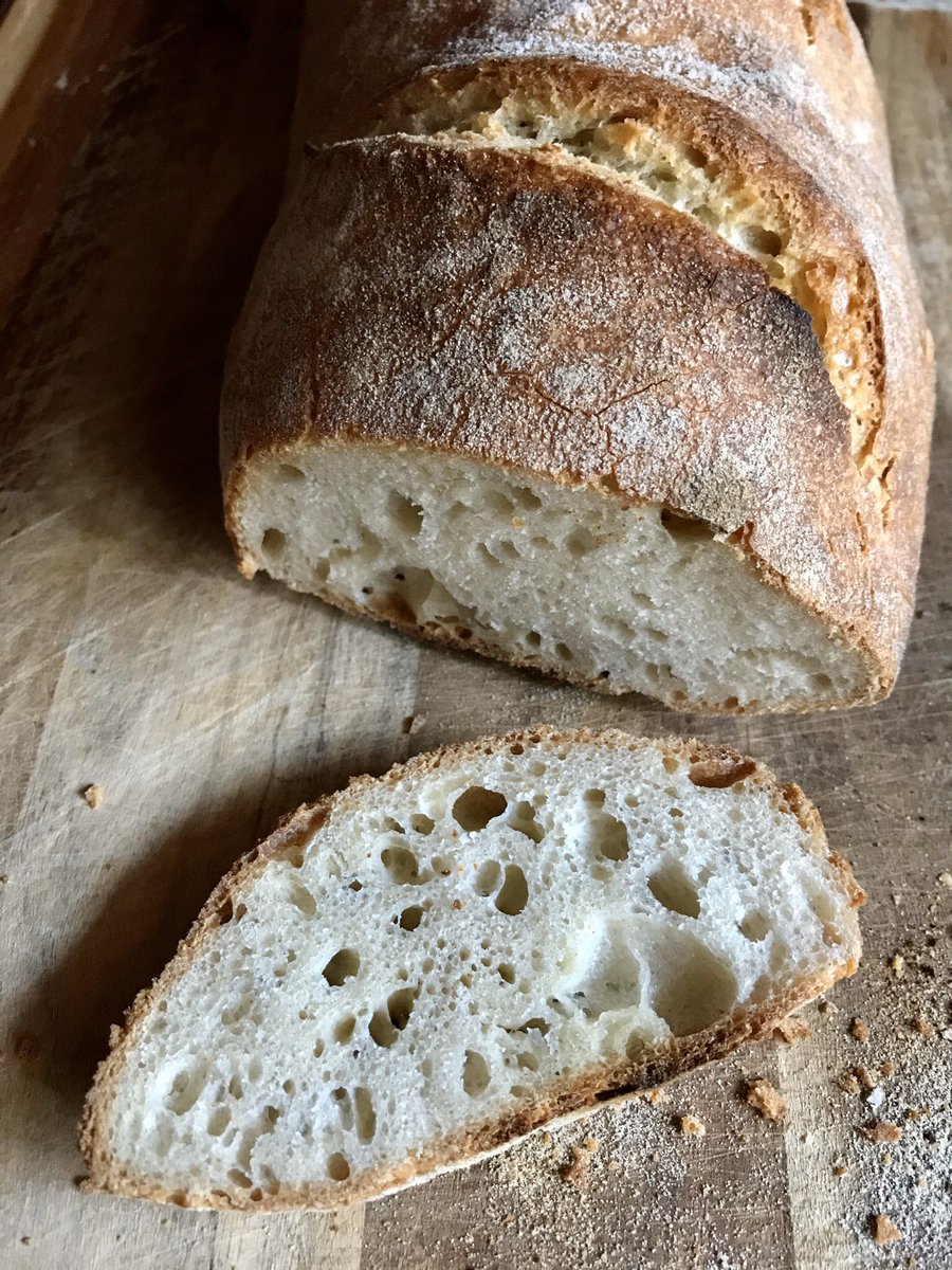 massimilianimrc's tweet image. La domenica scandita dai tempi della panificazione... e la settimana si apre col sorriso

#homebread #lievitomadre #panificazione #panefattoincasa #homemadebread