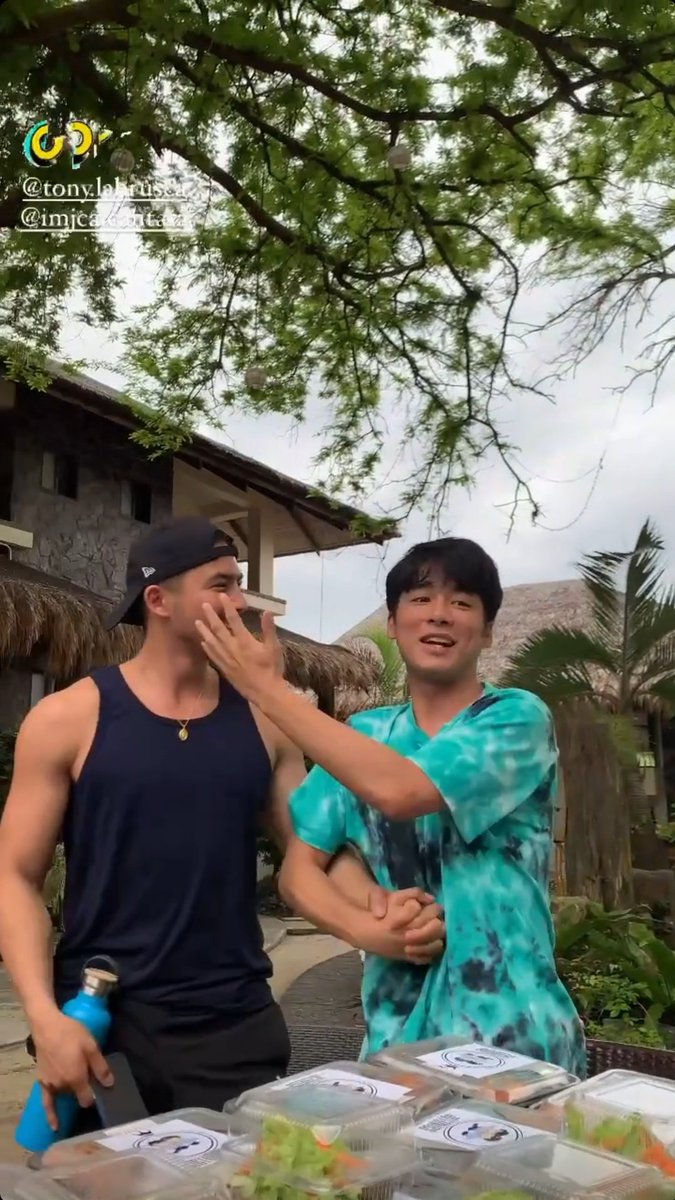 swingtime16's tweet image. May pahawak pa talaga sa mukha
#JCTon #XavMi #HelloStrangerTheMovie