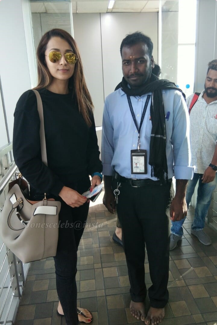 EtICUUOU0AQcpea?format=jpg&name=medium