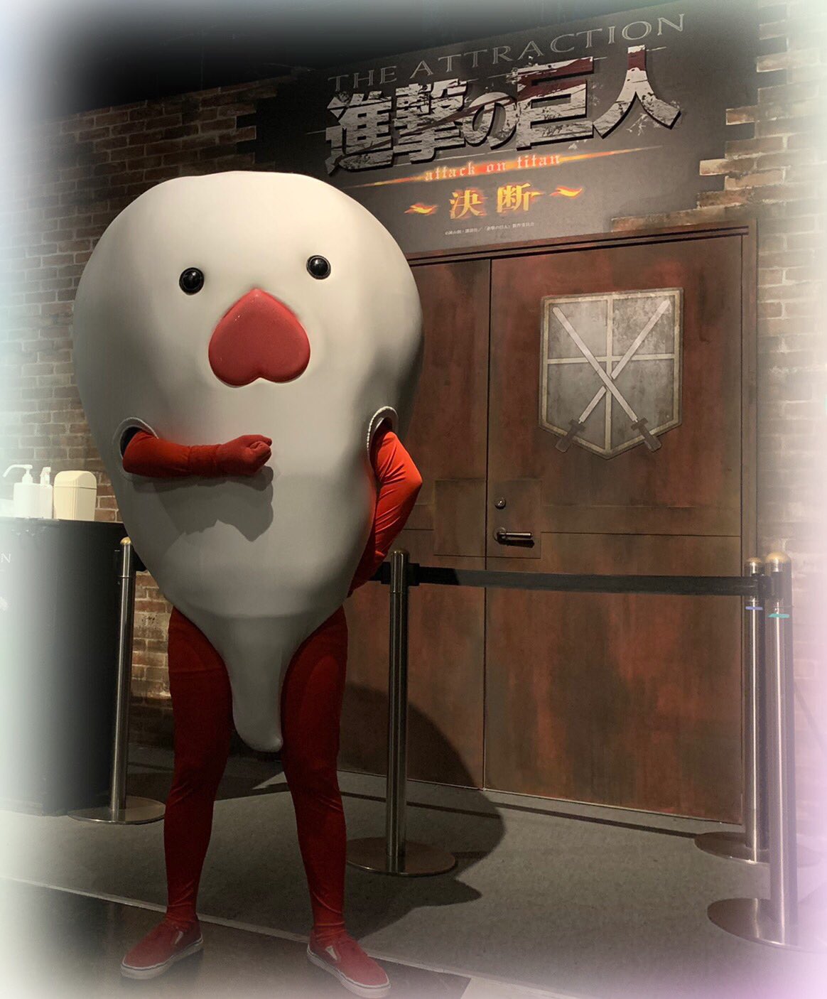 東京ジョイポリス 進撃の巨人 The Attraction 決断 進撃の巨人 の世界に入り込んだような没入感が楽しめるウォークスルー型アトラクション 進んだルートに応じてランダムで1枚貰える ノベルティステッカーの第二弾が 本日から登場ポリ W 東京ジョイポリス 進撃の巨人 The Attraction 決断 進撃の巨人 の世界に入り込んだような没入感が楽しめるウォークスルー型アトラクション 進んだルートに応じてランダムで1枚貰える ノベルティステッカーの第二弾が 本日から登場ポリ W