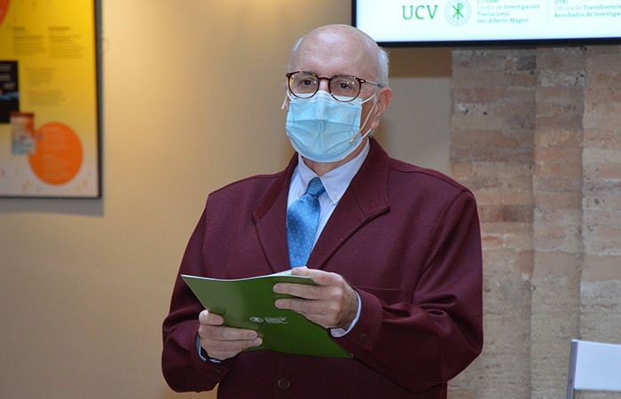 UCV_svm's tweet photo. Investigadores de la UCV desarrollan espráis nasales antiCOVID-19 y mascarillas biodegradables que matan al virus en menos de un minuto #COVID19UCV #CITSAM https://t.co/LWvFz3EfXI @FacMedSaludUCV https://t.co/4S3jCVCvKu