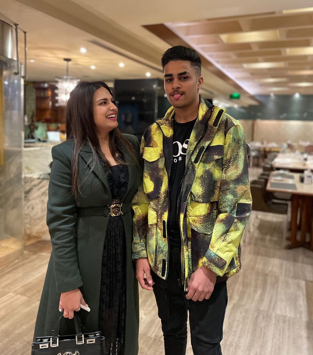 Lusimysmile's tweet image. Wishing you a very Happy Birthday 
#Apram  🎂🎁🤴🎉🎊
God bless you with all the happiness

God also bless n protect this beautiful, pious n hilarious Siblings❤❤😇😇
DEE DEE &amp;amp; DEXTER

#HimanshiKhurana 
#Himanshians
@realhimanshi   @nidhe_k