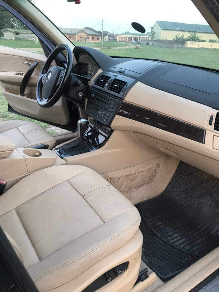 AutolinkNaija's tweet image. 2009 BMW X3 with leather interior , powerful V6 engine , panoramic roof, stereo with Bluetooth symphony, Automatic transmission , Alloy rims and good tyres..
Contact: 08066462382
Price : 3.3m