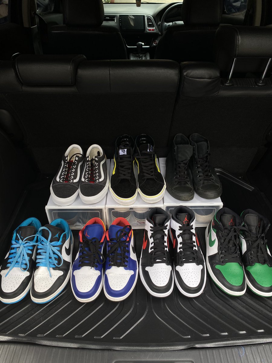 samuelchrstnn's tweet photo. Review jujur sih ini,
Coba cuci sepatu pake ini, gampang banget tinggal tetesin ke air terus dipake buat sikat sepatu satu arah terus lap pake kain khusus gitu. Sepatu langsung pada bersih tanpa harus ke laundry. 1 botol bisa buat 75 pasang sepatu 🥰

https://t.co/rsU2GlytBJ https://t.co/GZGGW7nCIC