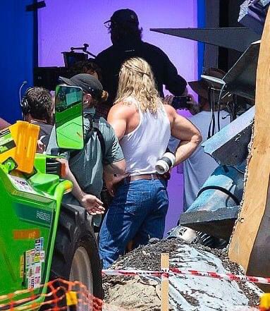 THOR: LOVE AND THUNDER (First Set Photos of Non-Fat Thor ...