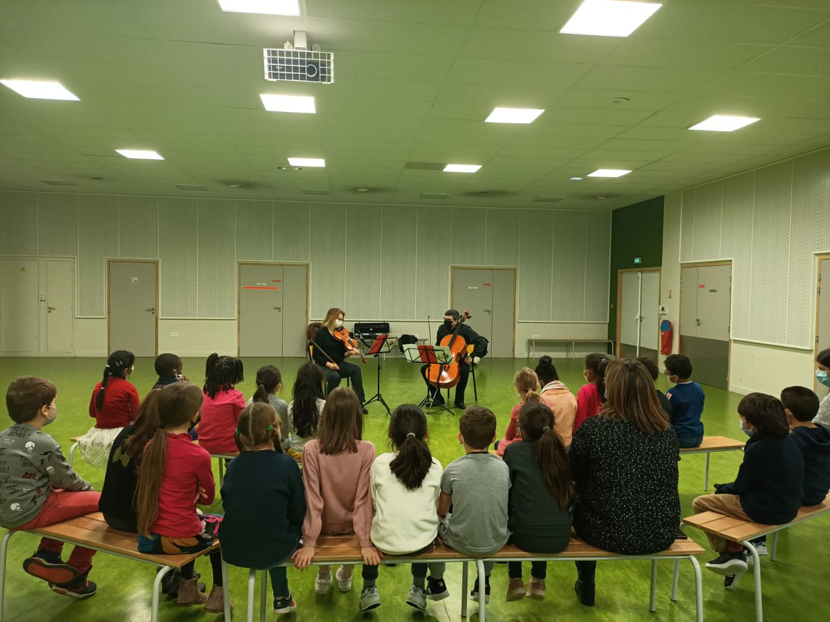 OrchestreOpéraMassy (@orchoperamassy) on Twitter photo Ce matin, le Duo Andrea rend visite aux enfants de l'école élémentaire Leonard de Vinci de <a href="/villedemassy/">Ville de Massy</a> pour une présentation du violon et du violoncelle !
<a href="/CDEssonne/">Département de l'Essonne</a> #actionculturelle Ce matin, le Duo Andrea rend visite aux enfants de l'école élémentaire Leonard de Vinci de <a href="/villedemassy/">Ville de Massy</a> pour une présentation du violon et du violoncelle !
<a href="/CDEssonne/">Département de l'Essonne</a> #actionculturelle