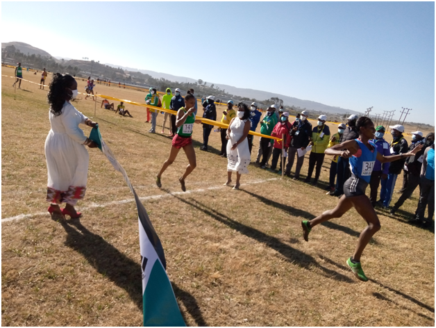 PrisonFederal's tweet photo. የፌዴራል ማረሚያ ቤት ኮሚሽን በ38ኛው የጃንሜዳ ኢንተርናሽናል አገር አቋራጭ  ሻምፒዮና  አንደኛ በመውጣት የዋንጫና 18 ሺ ብር የገንዘብ ሽልማት ሲያገኝ  የወንዶች 10 ኪሎ ሜትር ውድድር  ደግሞ በቡድን ሶስተኛ በመውጣት የ10 ሺህ ብር ተሸላሚ ሆነ፡፡ https://t.co/4n9ZyTiBcr