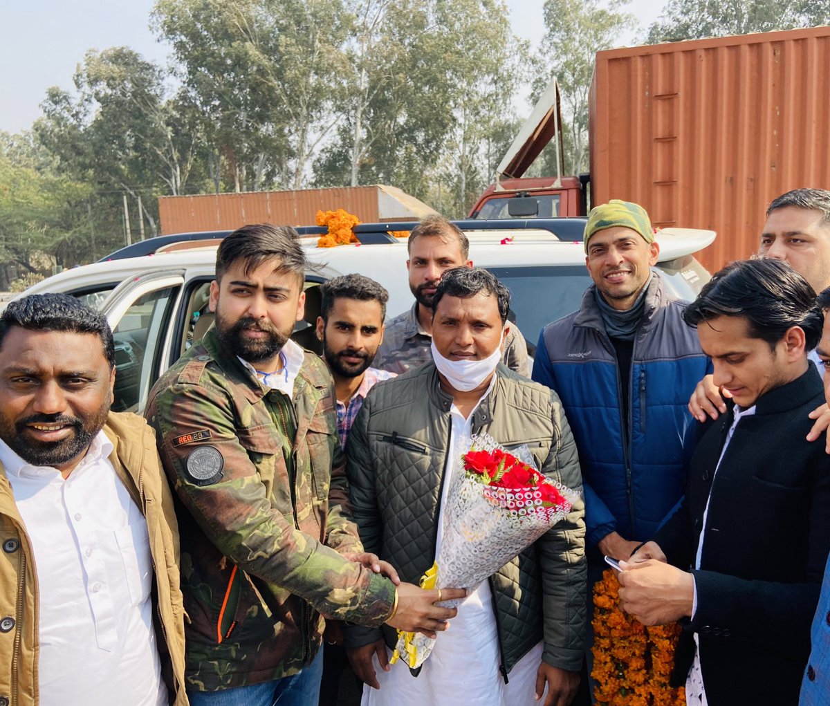 ShivamPathreri's tweet photo. आज @IYC राष्ट्रीय प्रभारी आदरणीय बड़े भाई @Allavaru जीं ओर युवा कांग्रेस के राष्ट्रीय अध्यक्ष आदरणीय बड़े भाई @srinivasiyc जीं ओर राष्ट्रीय सचिव बड़े भाई @ShiviChauhan1 जीं का पिंज़ोर टोल पर बड़े भाई @Singhshantanu77 जीं के साथ स्वागत किया। https://t.co/DtAYRMaVUu