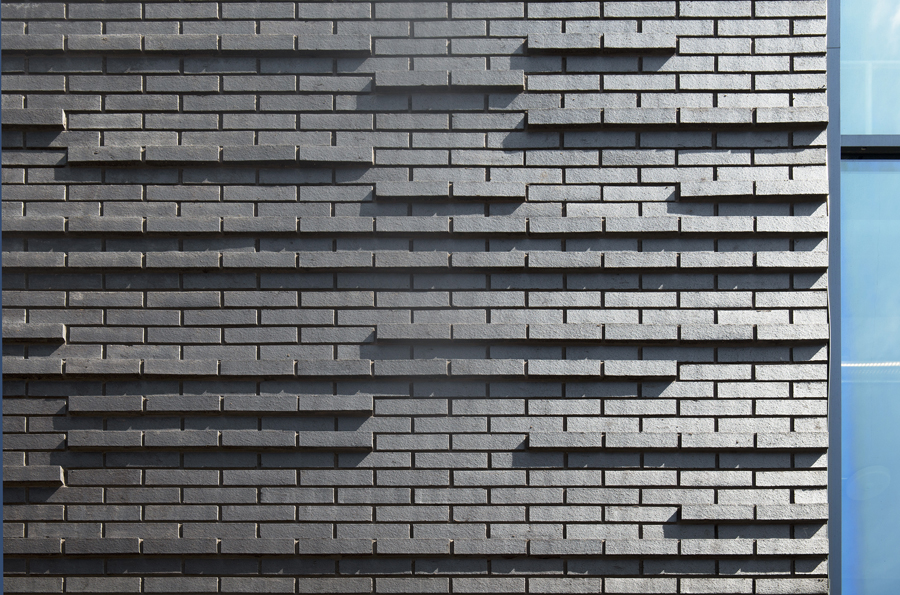 mbhplc's tweet photo. Our #Blockleys Smooth Black #bricks have been used on the Confetti Building, Lower Parliament Street, #Nottingham. With a BD1.3 special shaped #brick for detailing, @AllanJoyceArch have realised an exceptional design through to completion. @Stepnellltd @RoyGeddesBricks https://t.co/Mogktis1ew