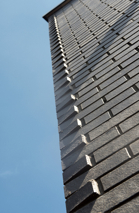 bimbricks's tweet photo. Our #Blockleys Smooth Black #bricks have been used on the Confetti Building, Lower Parliament Street, #Nottingham. With a BD1.3 special shaped #brick for detailing, @AllanJoyceArch have realised an exceptional design through to completion. @Stepnellltd @RoyGeddesBricks https://t.co/2EXtMsvkRP