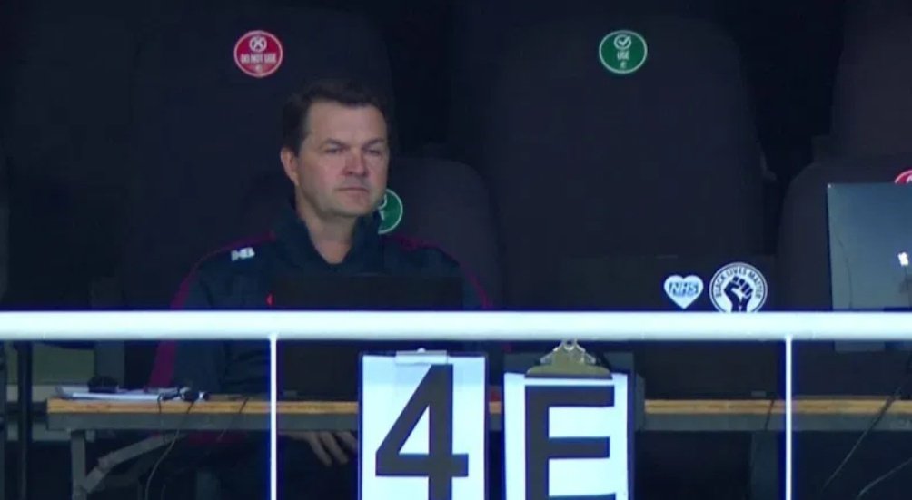 ...England analyst Nathan Leamon was hanging messages from the workforce balcony in the course of the third T20I vs South Africa.England skipper Eoin Morgan was relayed coded messages from the dressing room throughout their third T20I vs South Africa.