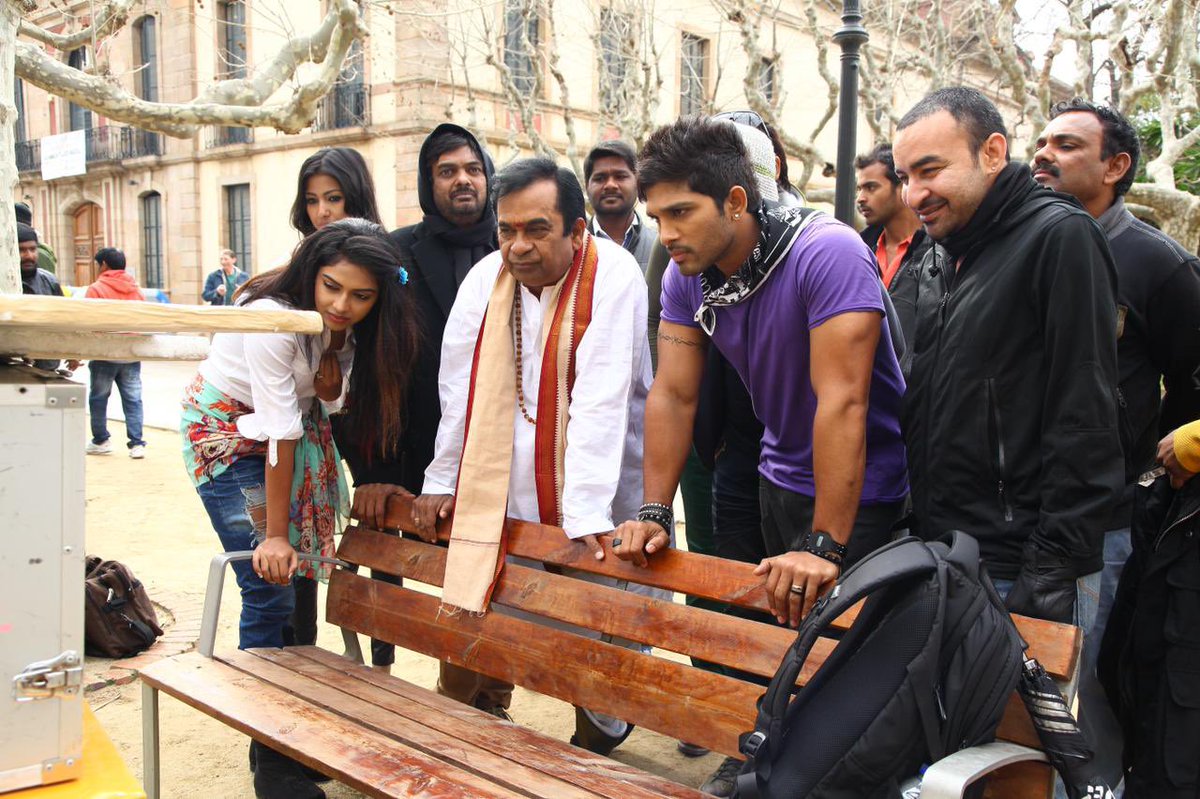 alluarjun's tweet photo. Many many happy returns of the day to our beloved Brahmanandam garu . #hbdbrahmanandamgaru https://t.co/j1DPeLTaQV