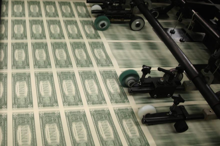 UPCommunisme's tweet photo. Du problème-dollar à l’émeute du Capitole
0 – L’objectif de cet article est d’analyser les évènements qui ont eu lieu au Capitole le 6 janvier dernier comme la cristallisation de mouvements de long cours qui affectent la position… https://t.co/Fr6JFVByrw https://t.co/Zi0BG4UTEr