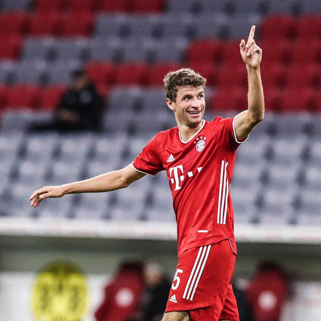 Comparing Thomas Müller to some of the greatest second strikers of all time (A thread) :