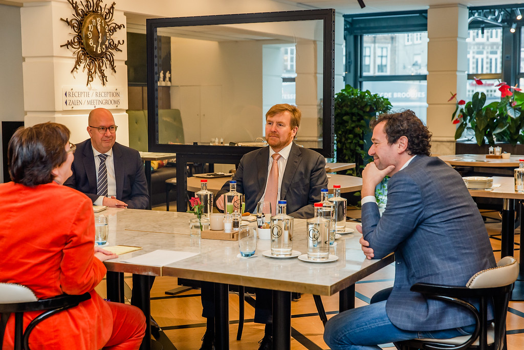 Bijzonder, nuttig en oprecht. In gesprek met onze Koning en Burgemeester over de rellen van precies 1 week geleden