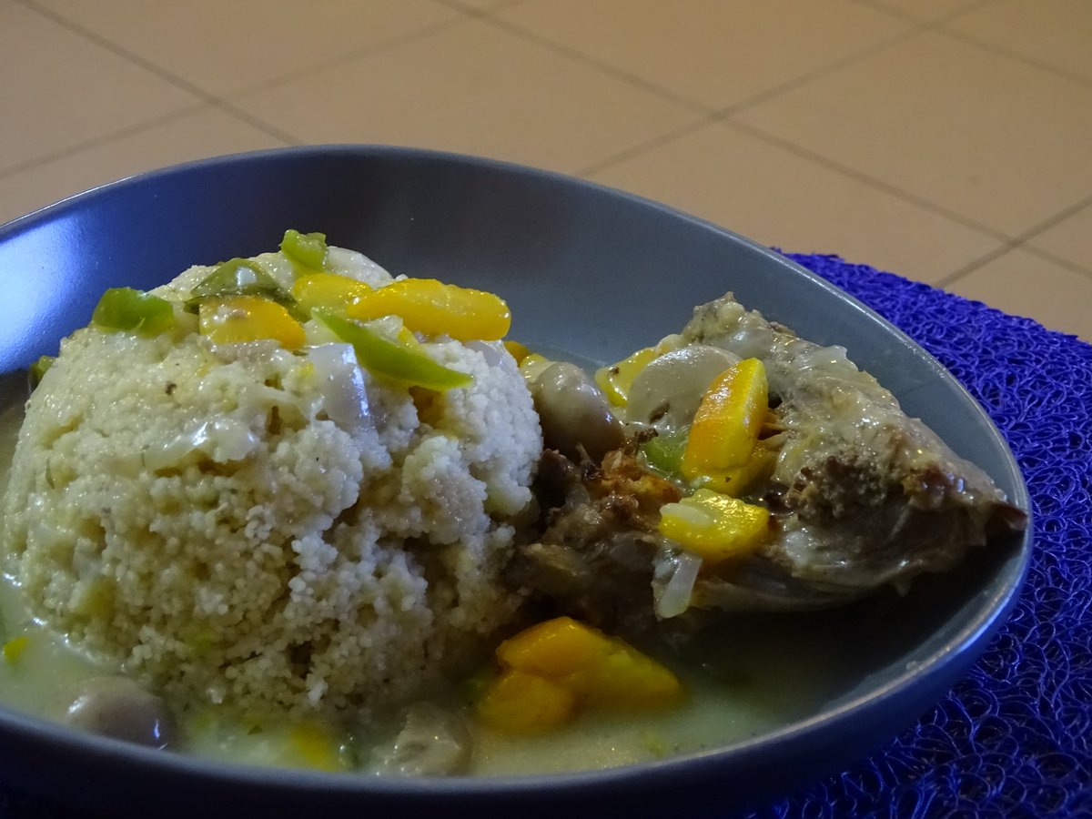 Riyad Mahrez, Ismaïl Bennacer, Rami Bensebaini etc…Economiquement, l’Algérie fait partie des fleurons du continent, notamment du fait de sa production de pétrole et de gaz. Côté gastronomie, le couscous est le plat national, très prisé et bien dégusté même au-delà des frontières