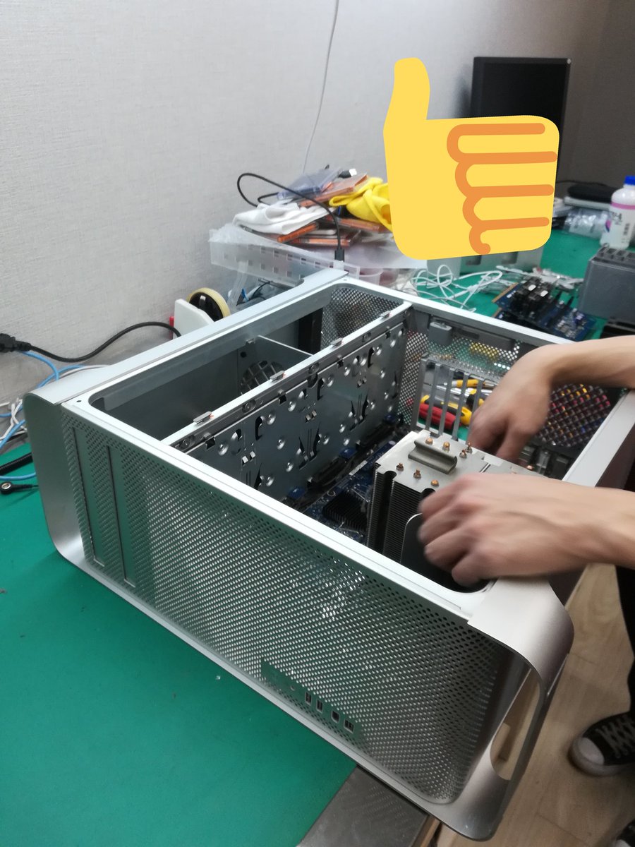 MaclabM's tweet image. MacPro Early 2008モデルのロジックボードを交換作業しております。Mac修理👨‍🔧ならMacLabにお問い合わせください👩‍🔧🖥️💻#MacLab #MacBook #iMac #Air #Pro #Mac修理専門店