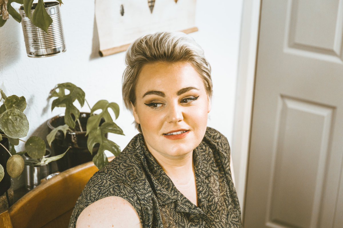 NL:Ha lieve mensen! ‘Girl from New York City’ is podiumplaat bij @omroepgld ! Dit betekend dat ‘ie de gehele week in de spotlight staat en veel gedraaid wordt! SUPER LIEF! WE <3 OMROEP GELDERLAND! Tune in en stuur een filmpje van de uitzending als je mij voorbij hoort komen! ♥️