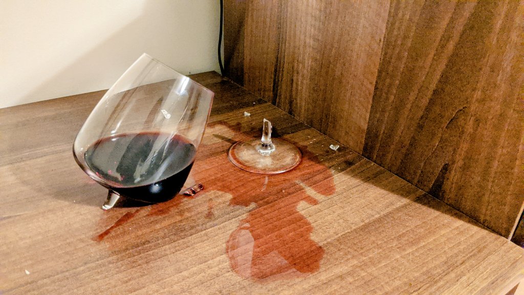 bada16's tweet photo. @IKEAUK can I just say your wine vessels are so well designed! #WhatAreTheChances #monumentalfall #savethealcohol #RedWine #IKEA #wineglass #accidentalart https://t.co/teasOPTutA