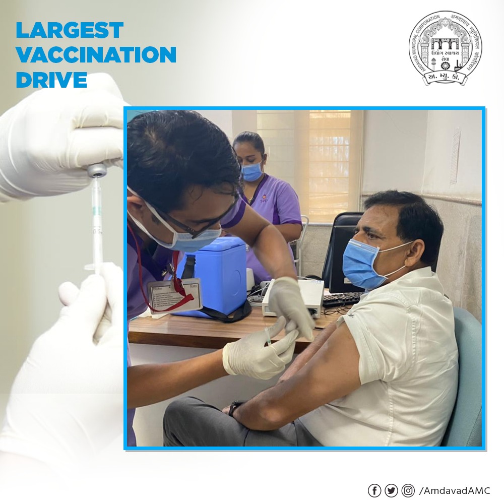 AmdavadAMC's tweet photo. As our H'ble Municipal Commissioner @MukeshIAS and Dy. Commissioners of the city take their vaccine, this is the 1st  step and a pledge towards diminishing the spread of Covid19 in our city and the country
@PMOIndia
@CMOGuj 
@drrajivguptaias https://t.co/XYsWSliGyn