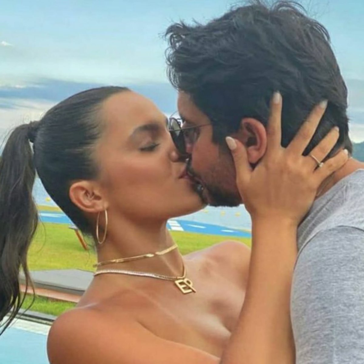 Fabiola92768044's tweet photo. @emillyaraujoof casal tao feliz 😘🤩😍vem casamento logo estou anciosa 🤩😍😘💓💗👰💑 https://t.co/LminQrzsHR