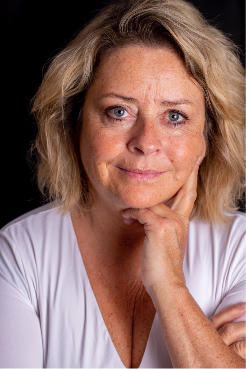 PodcastDots's tweet photo. Christine Bosse is a Danish businesswoman involved in the Danish European Movement and in the European Council on Foreign Relations. In the third episode of @PodcastDots, she tells us about language and communication in European business. Go listen on https://t.co/CTAqtJbwIB https://t.co/ZFTDpASMXh
