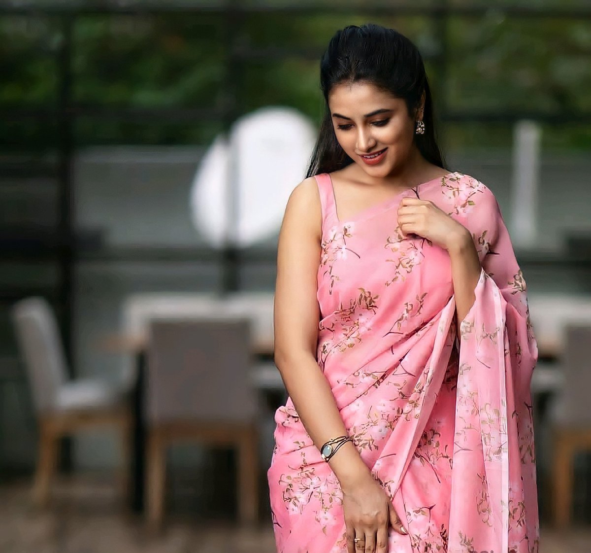 Rollcamera3's tweet photo. #PriyankaMohan 😍😍😍 https://t.co/2xiEaPusO1