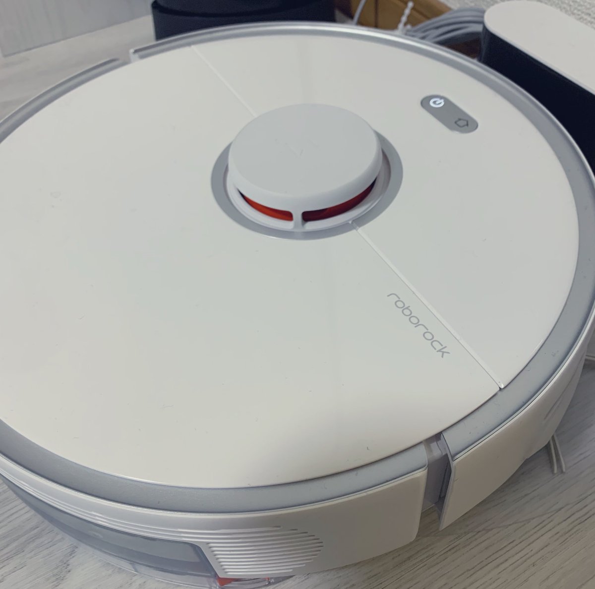 umejam0's tweet image. 我が家に新しい家族が増えました👶

#ロボロック
#RoborockS5Max
#ロボット掃除機