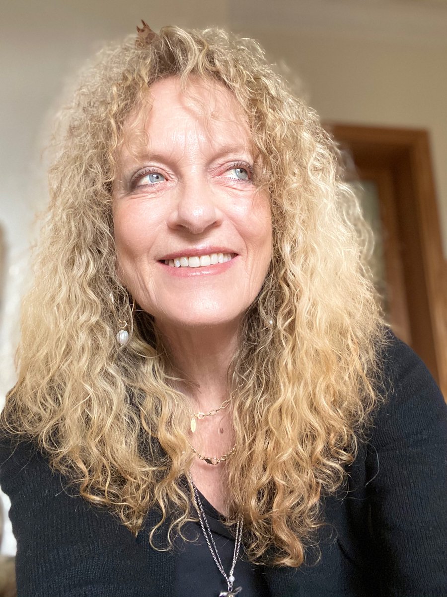 OperaUK1's tweet photo. If you have 2 mins, do watch this lovely welcome from our facilitator for the roundtables, Dr. Caryn Solomon: https://t.co/L2uoFJuSTP Caryn is an Organisational Change and Human Behaviour specialist. We are delighted that she’ll be supporting us with our discussions this month. https://t.co/si0sOqJikC