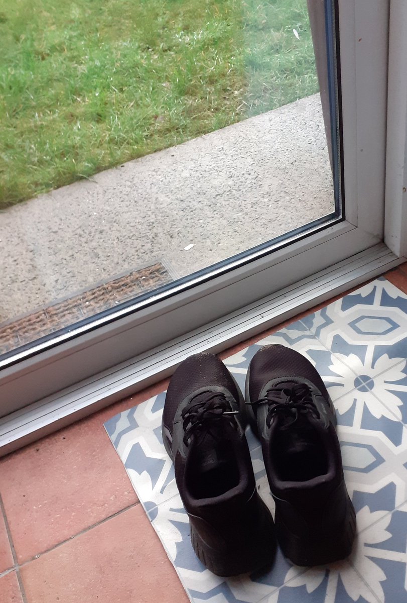 AndEtb's tweet photo. Starting the week off right with a run on a wet monday 🏃‍♂️⚽️🥎🏉🏑🏓🎱⚾️🏈🥏🎨🏀🎾☕👍 https://t.co/n0Go47nfk2