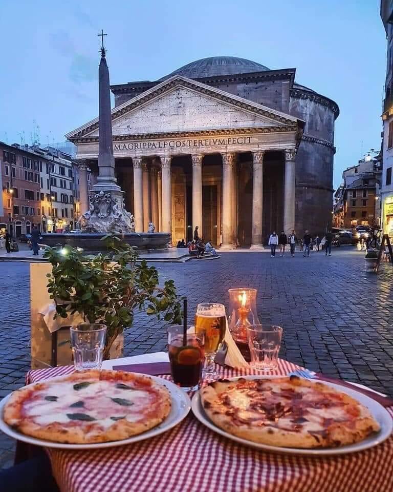 Who wants some pizza 🍕? Rome Italy 🇮🇹