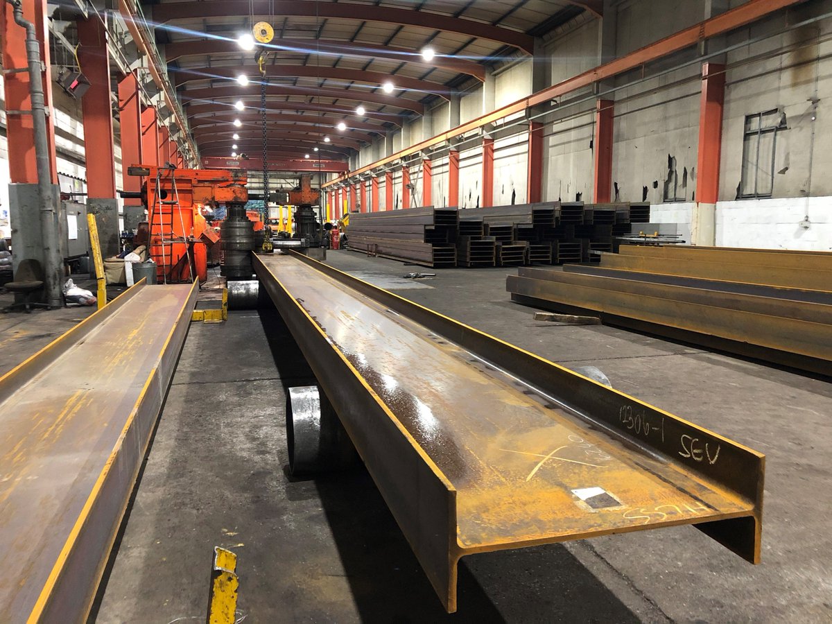 AngleRingCo's tweet image. Here we have a 50 tonne cambering job that went through our shop floor last week, coming in at a whopping 838x292x176kg/m x 16.1m!

Not all bends have to be intricate, but they do have to be precise!

#CamberedSteel #SectionBending #ColdBending #ColdRolling #Beams #CurvedSteel