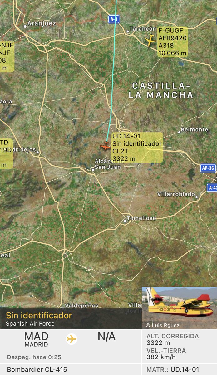 AvistamientosA's tweet photo. Bombardier CL-415 (UD.14-01 / 43-33) del #43Grupo del Ejército del Aire “FOCA” en vuelo para actuar en un incendio forestal en #Andalucía ,no sabemos si a provincia de #Granada #IFJuviles o #Almería #IFOluladeCastro @IncendiosES @AT_Brif @Plan_INFOCA @Batallont15 https://t.co/PKzZOqiyyx