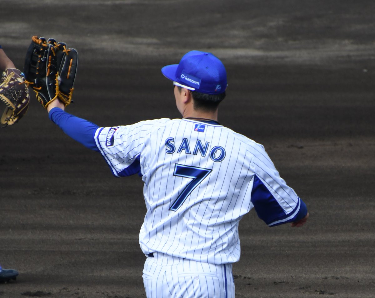 井上翔太 Shota Inoue 今日は 佐野恵太 選手に 背番号7 のユニホームを着た印象 を聞いてみました なかなか自分の背番号姿を見られないので 部屋を出る前に鏡で見たぐらいです ノックを受けたり バッティングをしていたりするときは 気にしないよう