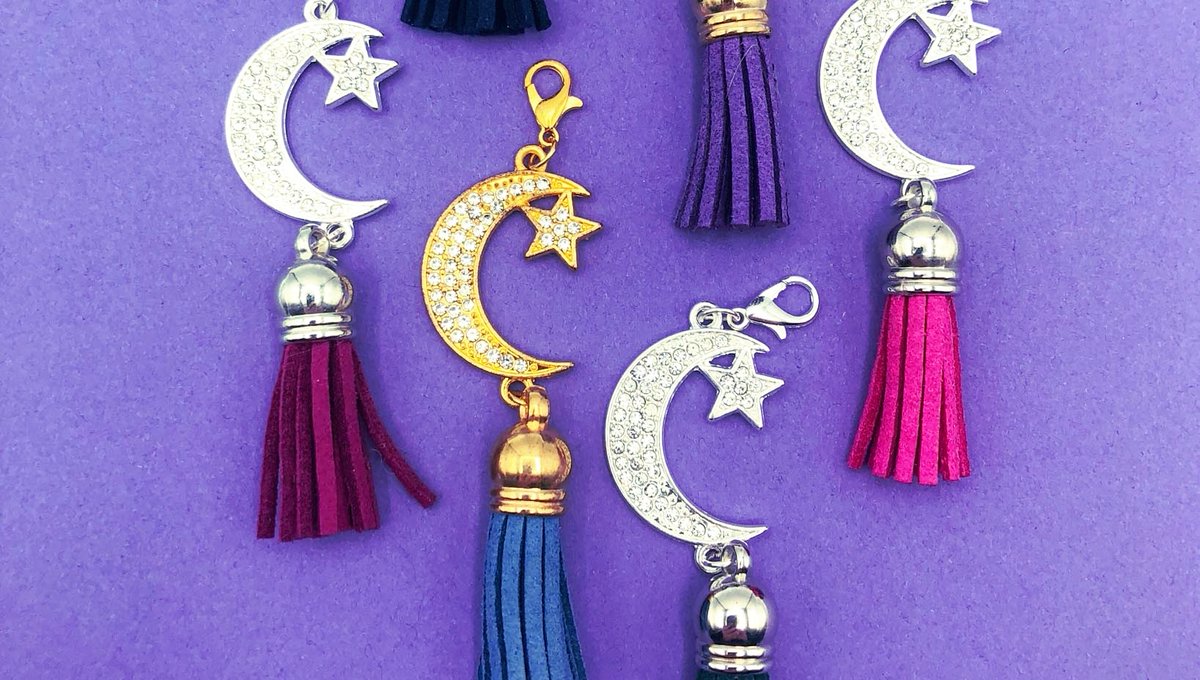 kiki_squirrel's tweet photo. New large sparkly crescent moon & star tassel planner charms @kiki_squirrel #thekawaiisquirrel #plannercharm #moon #galaxy #galaxycharm #galaxyplanner #galaxytheme #spacetheme #sparkly #glittery #star #tassel #tasselcharm #planning #ukplanning https://t.co/dZYtlVXuBY