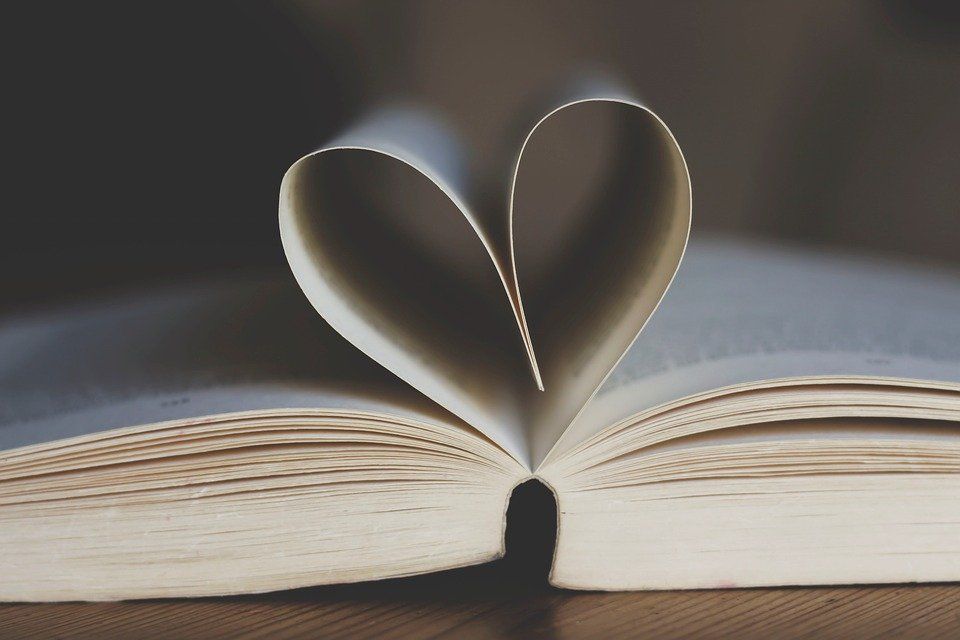 This week is national story telling week! Why not start the week right by telling me the title of your favourite book and see if you can interest anybody else to read your favourite story.

#storytelling #nationalstorytellingweek # story #loveagoodbook #books #bookstagram #book