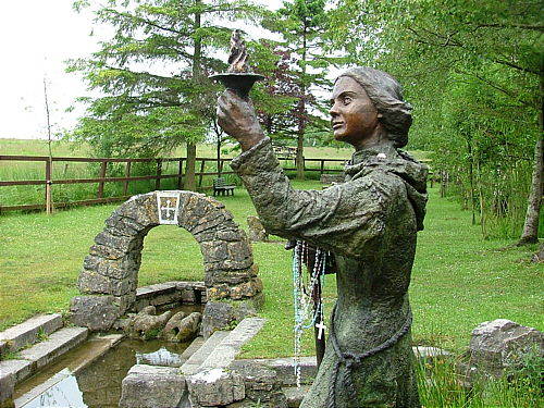El Brigid's Well, en Kildare (Irlanda). Donde se decía que sus aguas curaban cualquier enfermedad o herida. La gente aún lo visita para que la diosa los bendiga bajo el nombre de Santa Brígida.