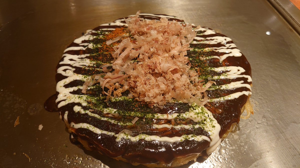 Uzivatel 大阪人 Na Twitteru 昭和25年創業の老舗 大阪 梅田 お初天神通りに本店のある お好み焼き ゆかり 大阪 天王寺 駅の上にある ゆかり 天王寺ミオプラザ館店へ 豚ロース イカ むきエビ タコの入った特選ミックス焼きをモダンで モダンで頼むと焼きそばが