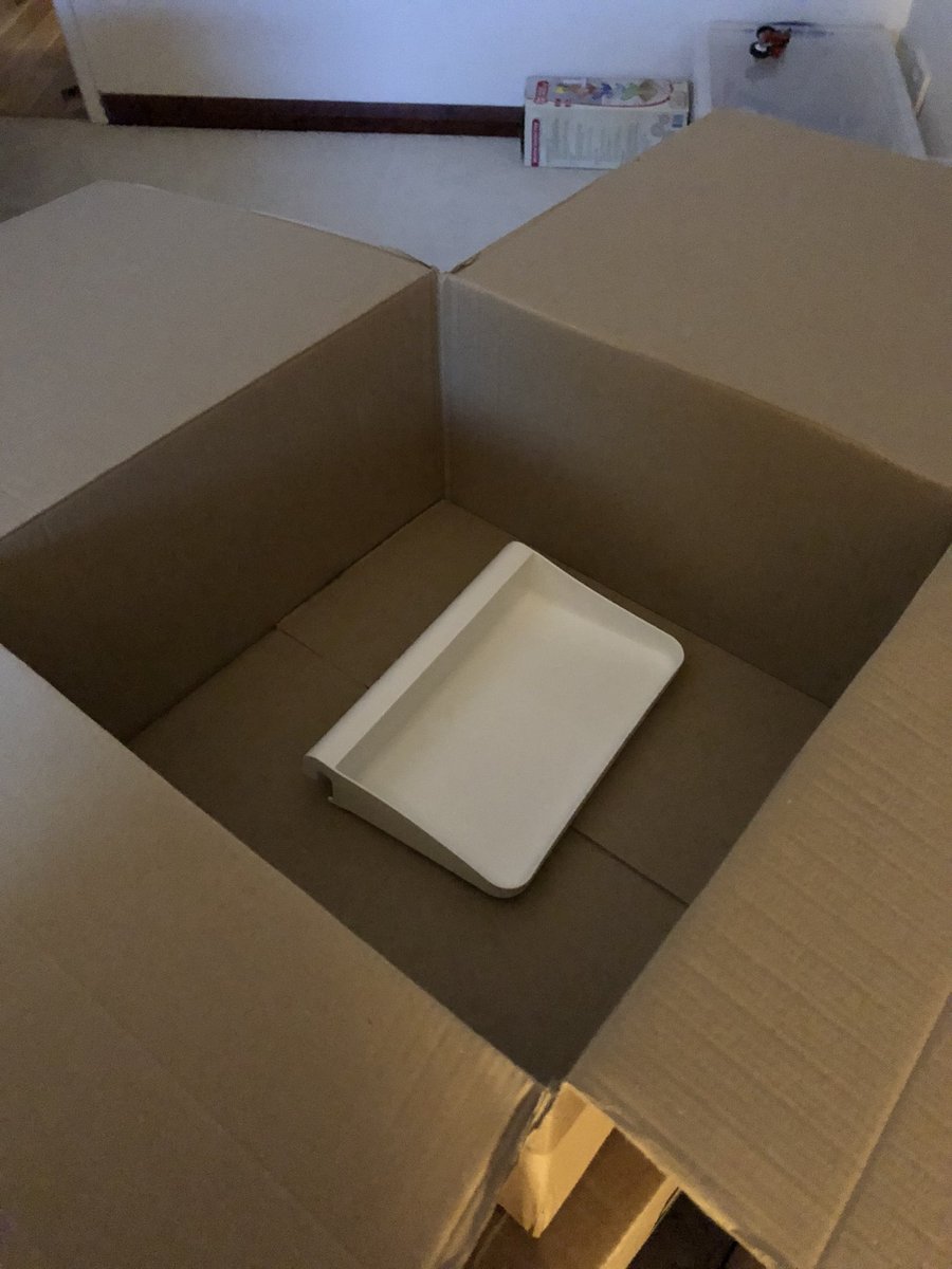 Rubles20's tweet photo. @IKEAUK the champions of flat pack furniture and storage solutions. Not the champions of packing boxes and reducing waste.. 7 small items, 2 massive boxes and a tonne of packaging!! 🤦🏽‍♀️ https://t.co/n5bIXNHic5