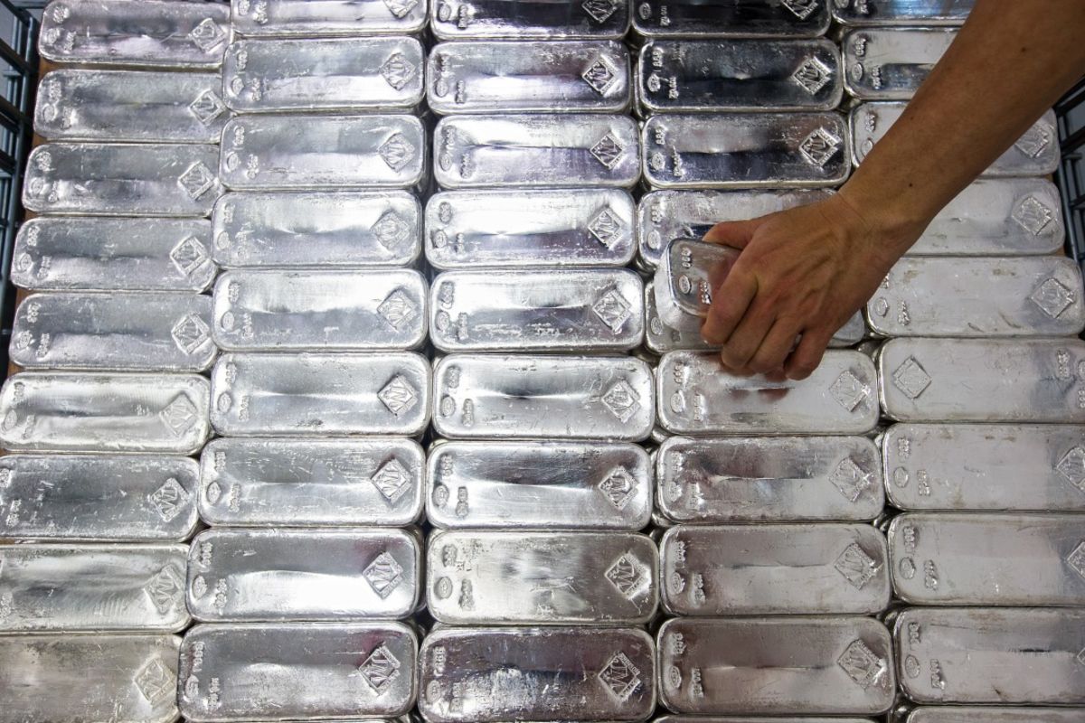 Silver broke above $30 an ounce as the precious metal took center stage in the retail investor frenzy sweeping through markets - story courtesy of <a href="/Bloomberg/">Bloomberg</a> 

zcu.io/VrtO 
#investments #markets #shares #silver