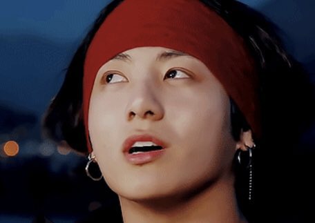 so in conclusion I still think jungkook has a skincare routine and his hair look so healthy , it really makes me wanna try jojoba oil too