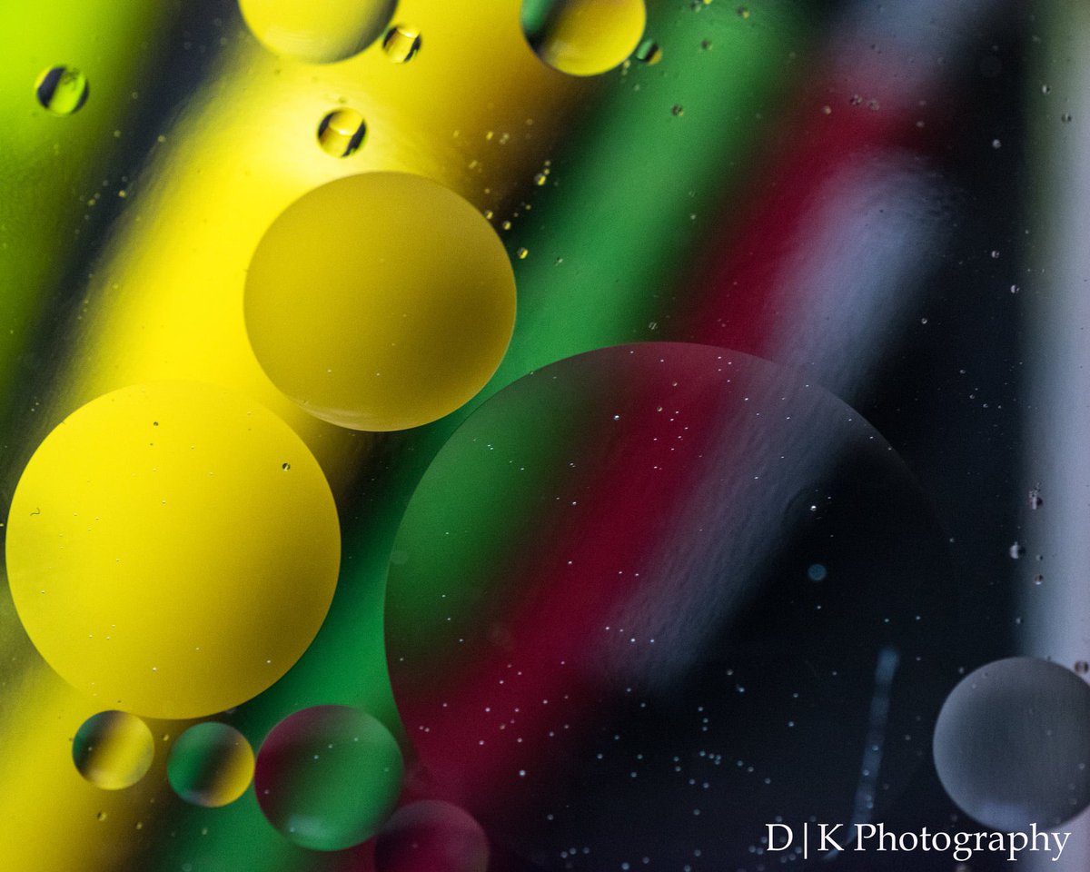 DannysPhotoPg's tweet photo. Oil and water photography. #macro #photography #macrophotography https://t.co/pGoSi3gsf2