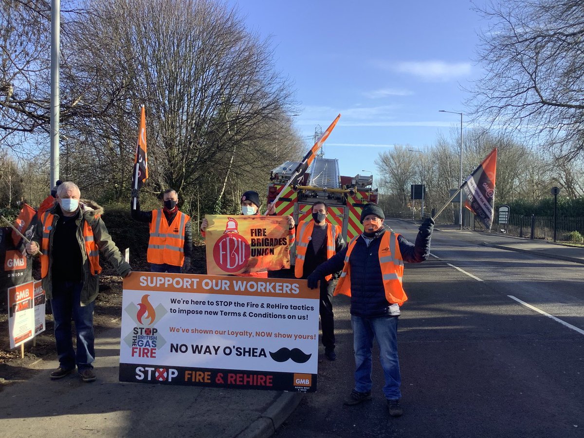 neilsmithgmb's tweet photo. #stopthebritishgasfire Big thanks to ⁦@fbunational⁩ for turning up in Stockport and showing Solidarity! We are One ! ⁦@gmbnwi⁩ ⁦@PaulMaccaGMB⁩ ⁦@Georgie_Patto⁩ ⁦@GMBCouncillors⁩ ⁦@WKennyGMB⁩ https://t.co/9Cejf7zLwO